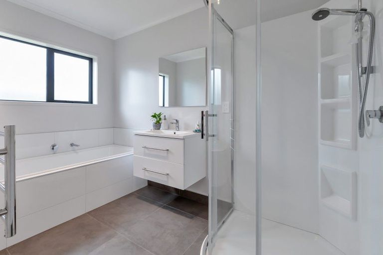 Photo of property in 13 Olney Court, One Tree Point, 0118