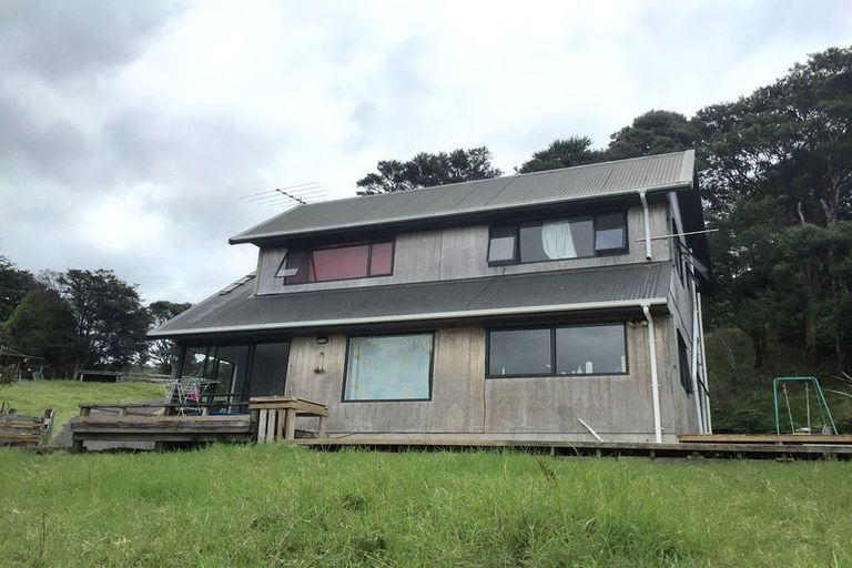 Photo of property in 2 Shirley Road, Parau, Auckland, 0604