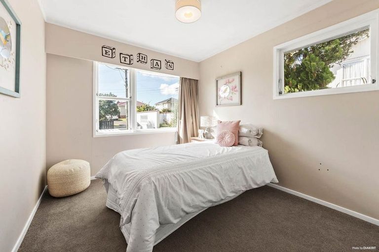 Photo of property in 16 Robert Burke Place, Henderson, Auckland, 0612