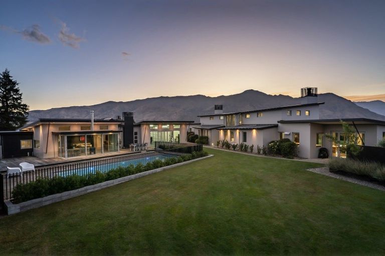 Photo of property in 35 Ridgecrest, Wanaka, 9305