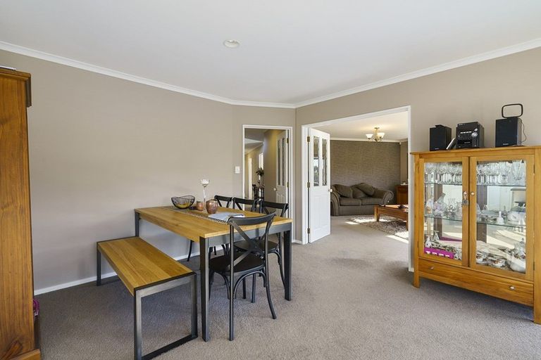 Photo of property in 4 Jasmine Place, Fitzherbert, Palmerston North, 4410