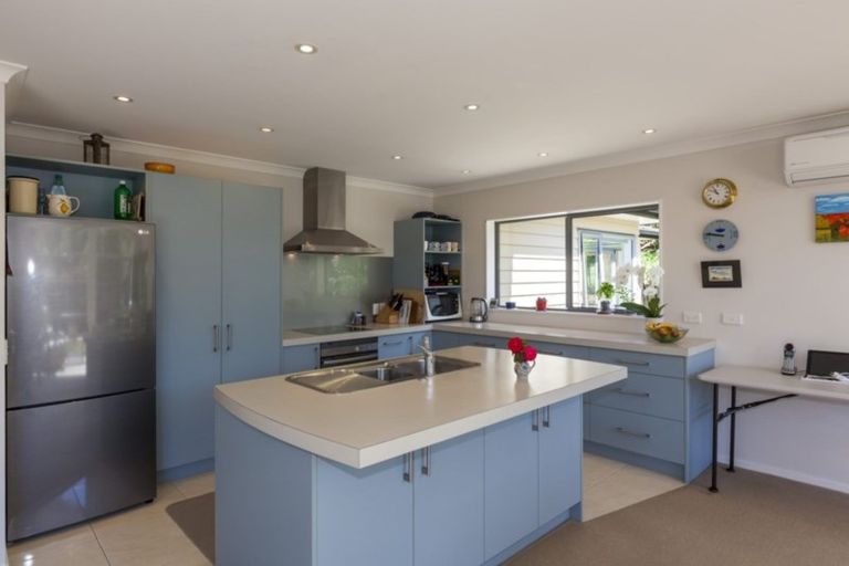 Photo of property in 21 Cascade Way, Paraparaumu, 5032