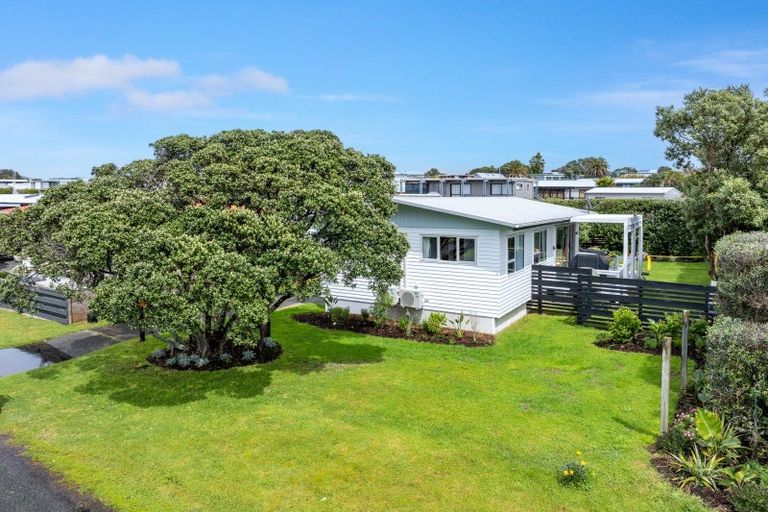 Photo of property in 3 The Southern Isle, Omaha, 0986