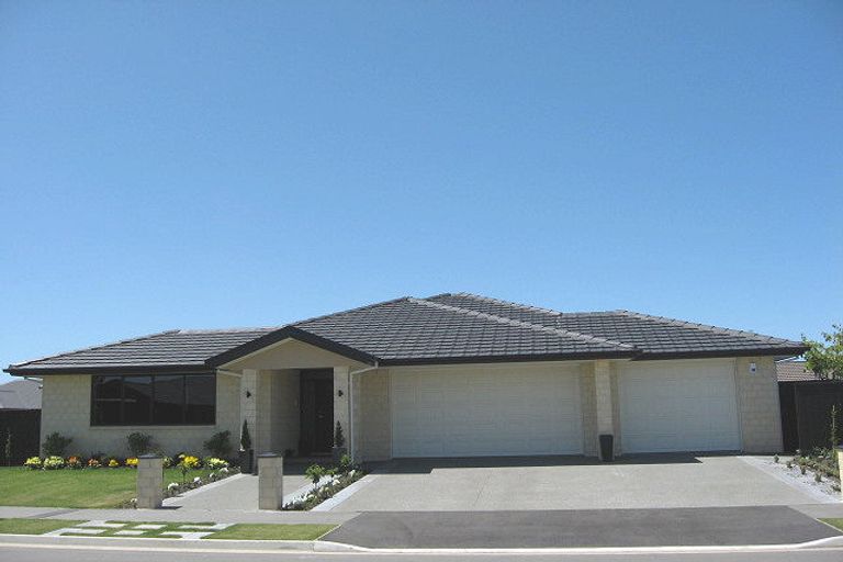 Photo of property in 14 Tatahi Street, Parklands, Christchurch, 8083