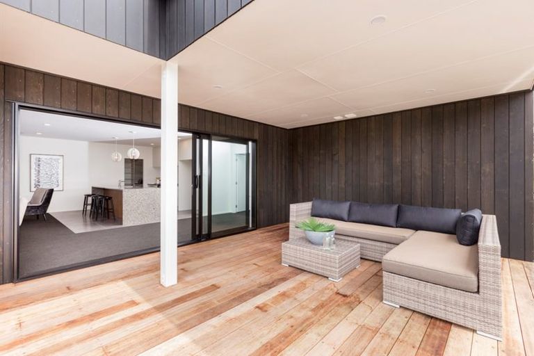 Photo of property in 35 Laly Haddon Place, Matakana, Warkworth, 0985