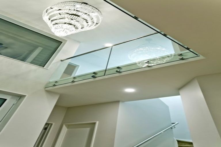 Photo of property in 6c Seaview Road, Milford, Auckland, 0620