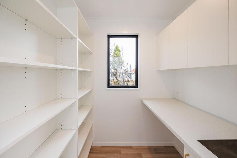 Photo of property in 33 Botanical Road, Takaro, Palmerston North, 4412