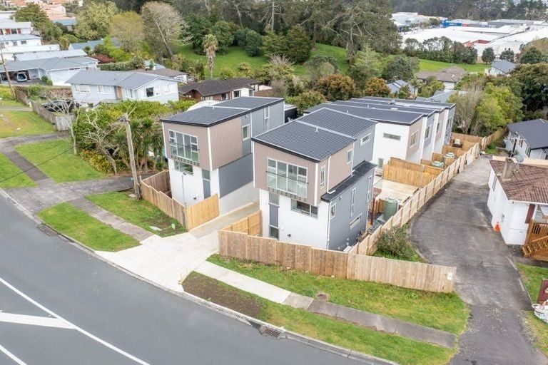 Photo of property in 298f Sunset Road, Windsor Park, Auckland, 0632