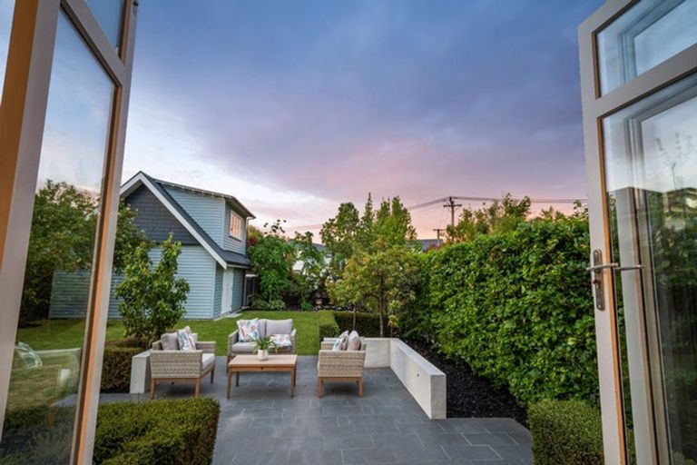 Photo of property in 16 Totara Street, Fendalton, Christchurch, 8041