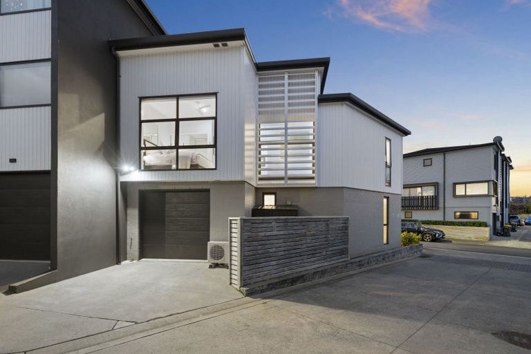 Photo of property in 2 Pottery Crescent, Hobsonville, Auckland, 0618