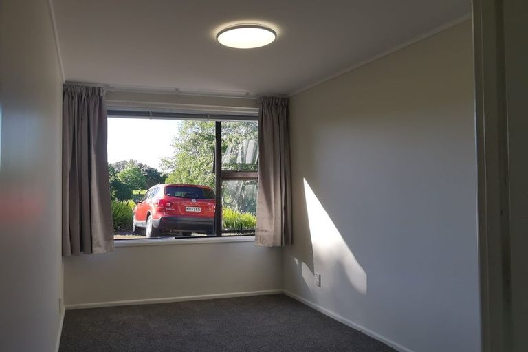 Photo of property in 17 Diana Drive, Glenfield, Auckland, 0627