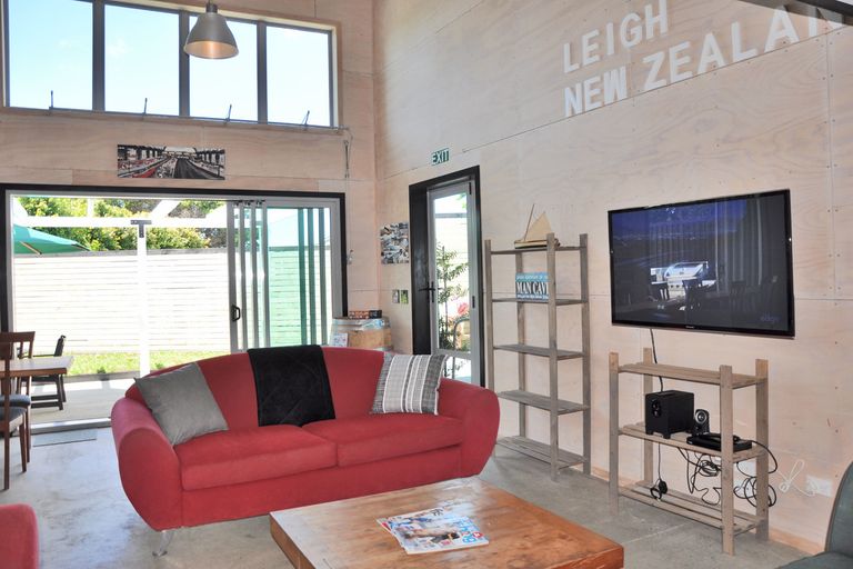 Photo of property in 19 Cumberland Street, Leigh, 0985