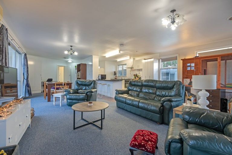 Photo of property in 37 Peters Avenue, Cloverlea, Palmerston North, 4412