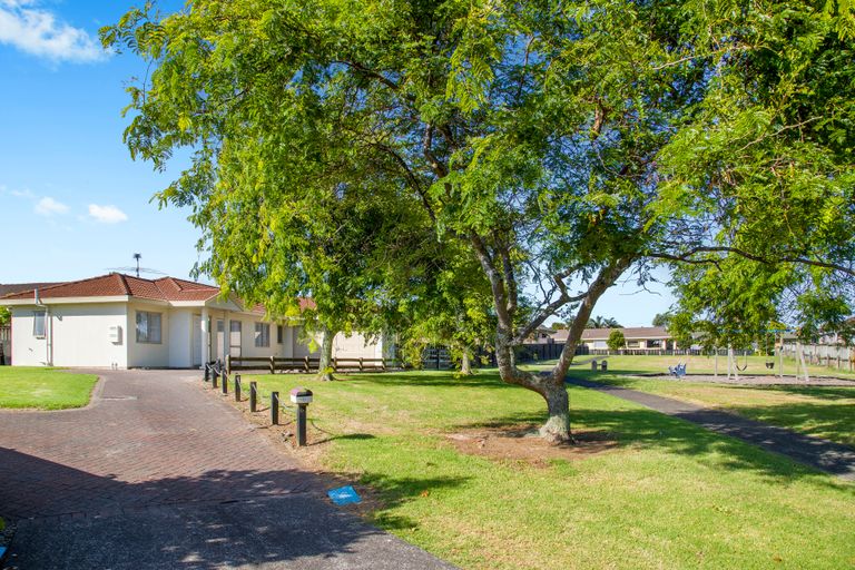 Photo of property in 11 Dawn Place, Waiuku, 2123