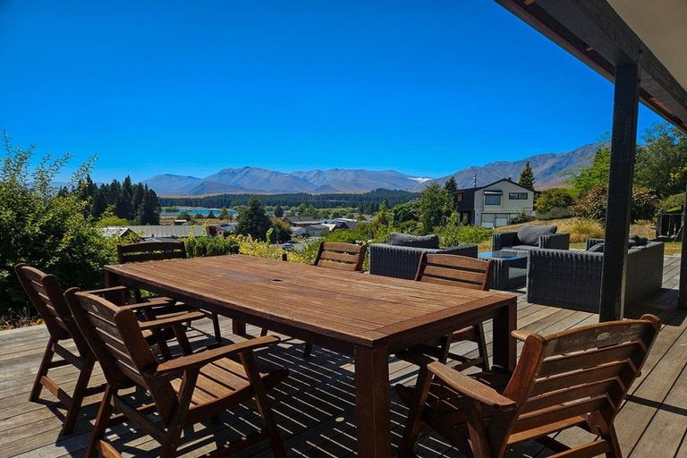 Photo of property in 4 Hamilton Drive, Lake Tekapo, 7999