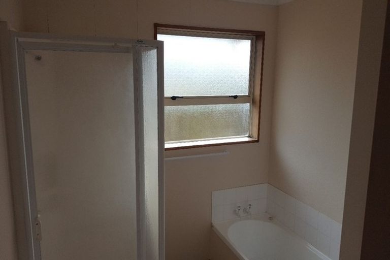 Photo of property in 6 Manse Street, Edendale, 9825