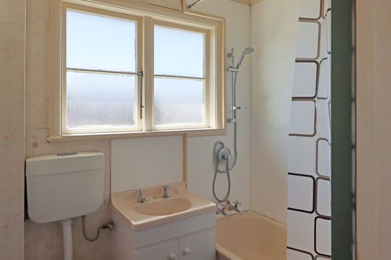 Photo of property in 215 Knights Road, Hutt Central, Lower Hutt, 5011