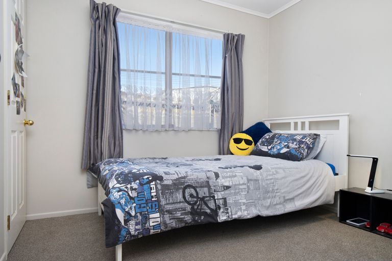 Photo of property in 11 Dawn Place, Waiuku, 2123