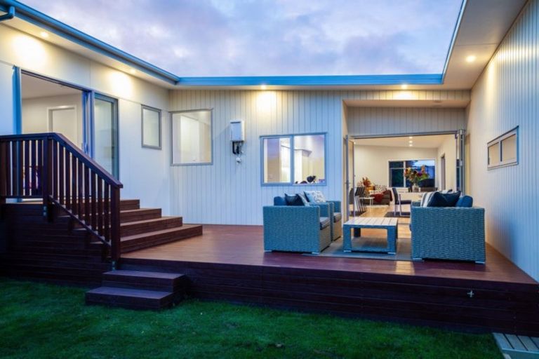 Photo of property in 2 Fern Lane, Whalers Gate, New Plymouth, 4310