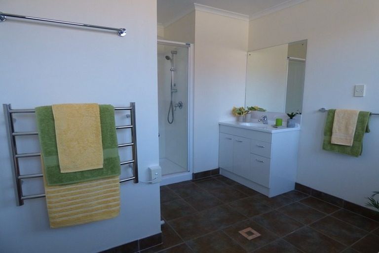 Photo of property in 21 Piriti Place, Weymouth, Auckland, 2103