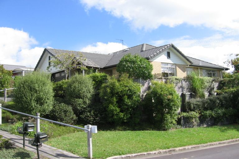 Photo of property in 1 Regents Park Place, Westgate, Auckland, 0614
