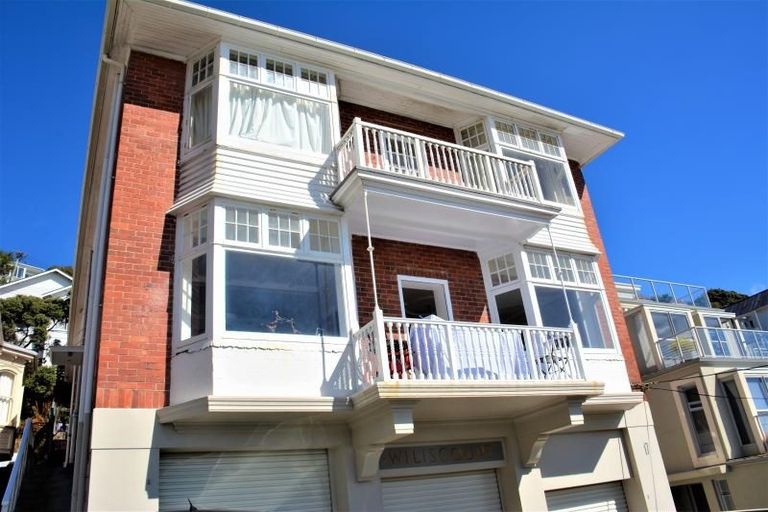 Photo of property in 2/17 Oriental Terrace, Oriental Bay, Wellington, 6011
