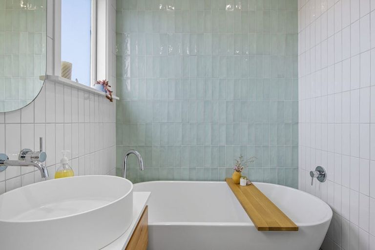 Photo of property in 21 Woodstock Place, Russley, Christchurch, 8042