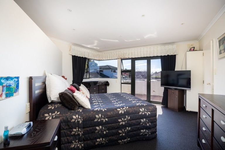 Photo of property in 22 Kinross Drive, Merrilands, New Plymouth, 4312