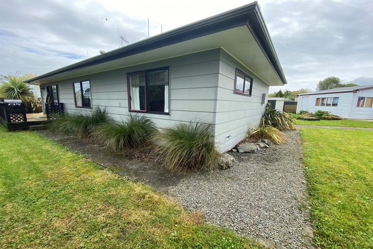Photo of property in 2 Rata Street, Tokomaru, Palmerston North, 4474