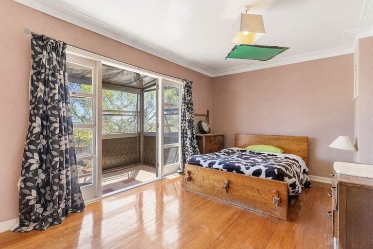 Photo of property in 84 Awaroa Road, Sunnyvale, Auckland, 0612