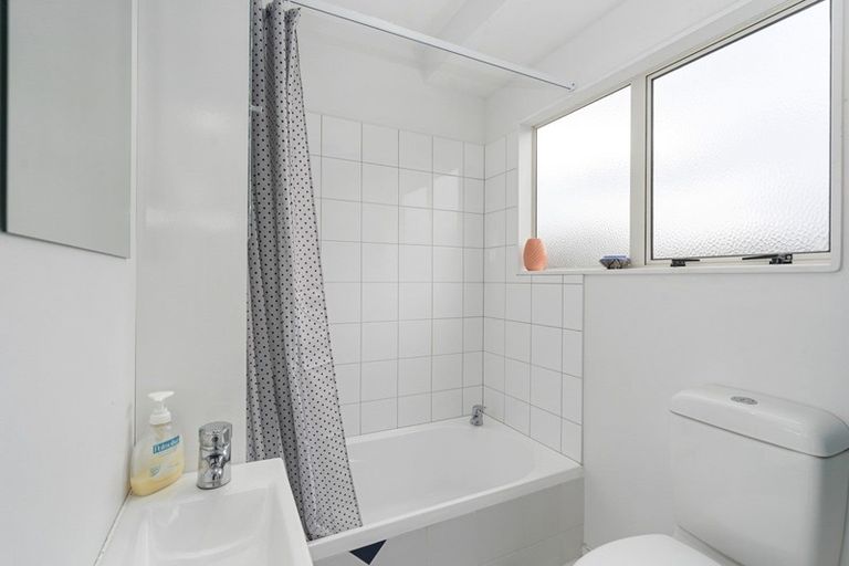 Photo of property in 5 Lorna Irene Drive, Raumati South, Paraparaumu, 5032