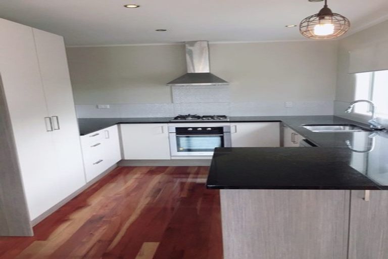 Photo of property in 26 Tawhana Crescent, Red Beach, 0932