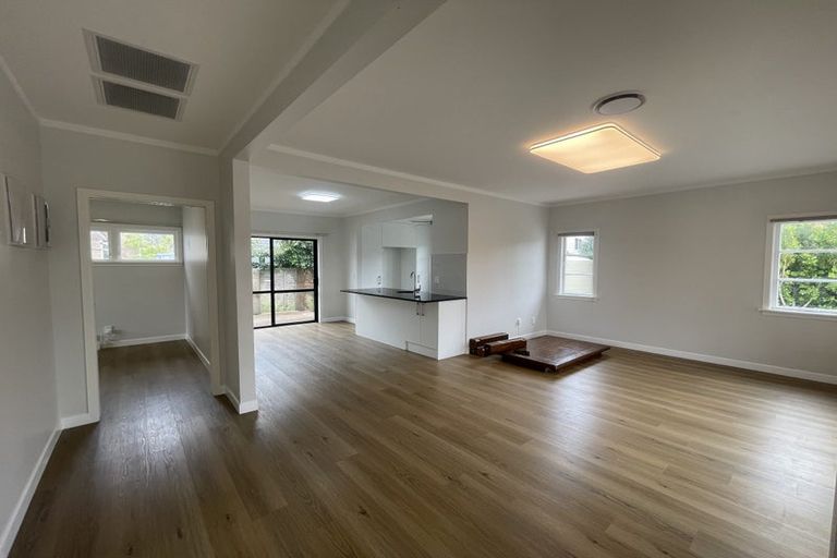 Photo of property in 46 Miro Street, New Lynn, Auckland, 0600