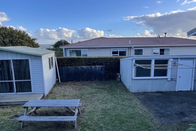 Photo of property in 1/5 Sunnynook Road, Forrest Hill, Auckland, 0620
