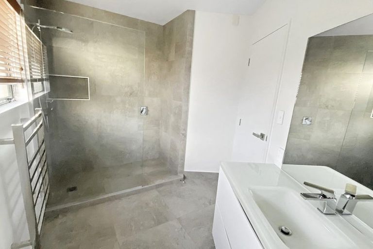 Photo of property in 71 Gills Road, Albany Heights, Auckland, 0632