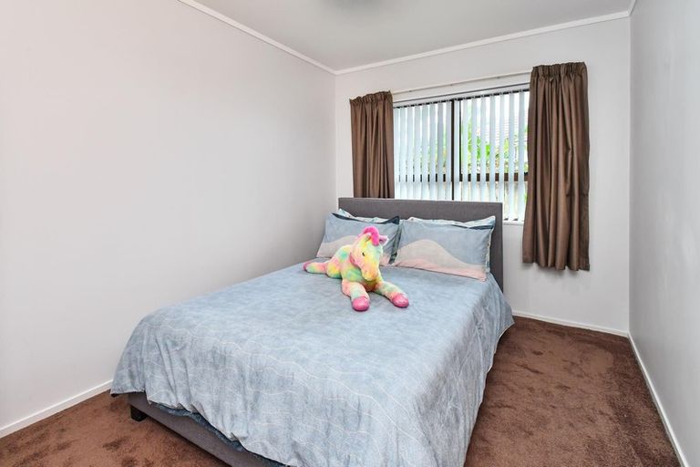Photo of property in 2/24 Grove Road, Papakura, 2110