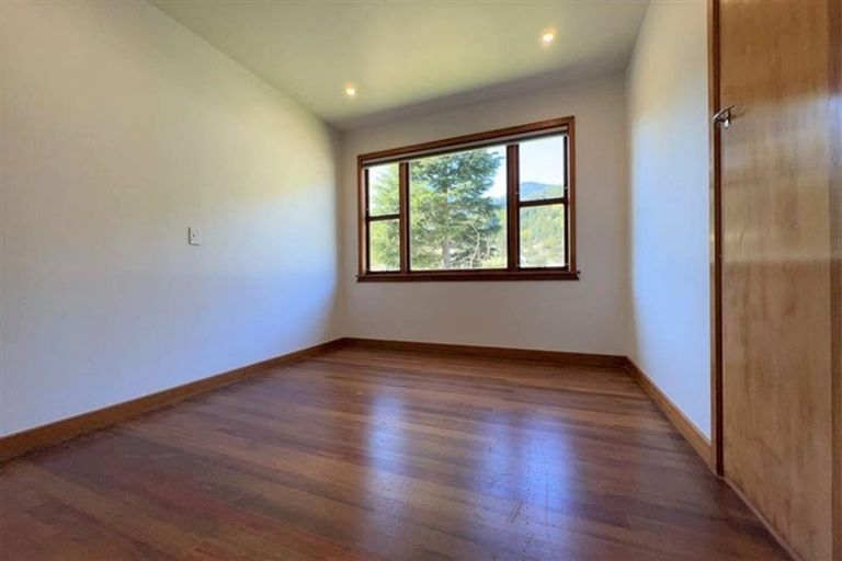 Photo of property in 76 Hampden Street, Picton, 7220