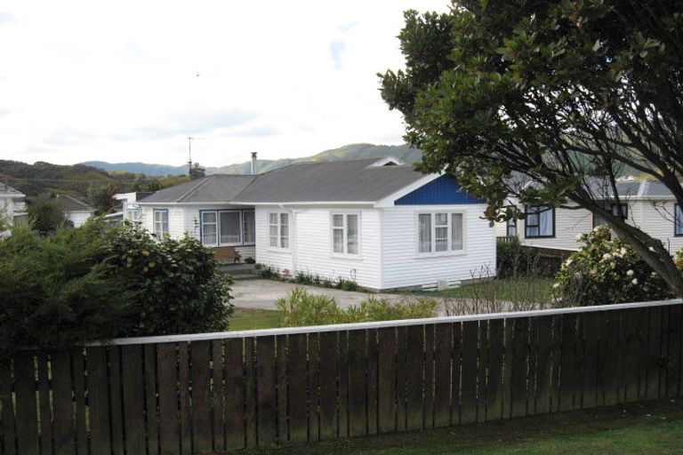Photo of property in 76 Wainuiomata Road, Wainuiomata, Lower Hutt, 5014