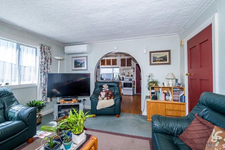 Photo of property in 39 Rhodes Street, Waimate, 7924