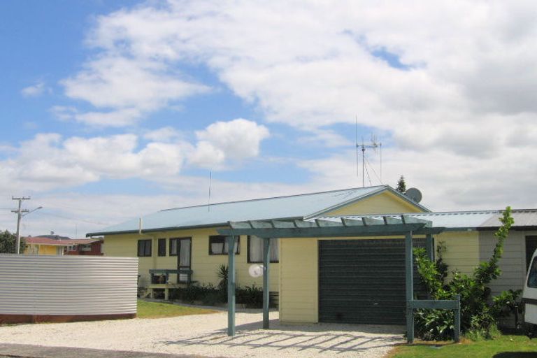 Photo of property in 1 Glen Isla Place, Waihi Beach, 3611