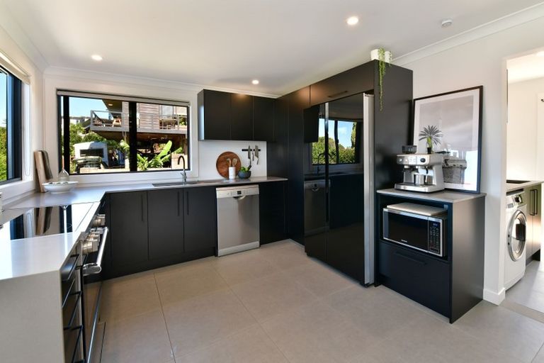 Photo of property in 1/9 Capitol Road, Matakatia, Whangaparaoa, 0930