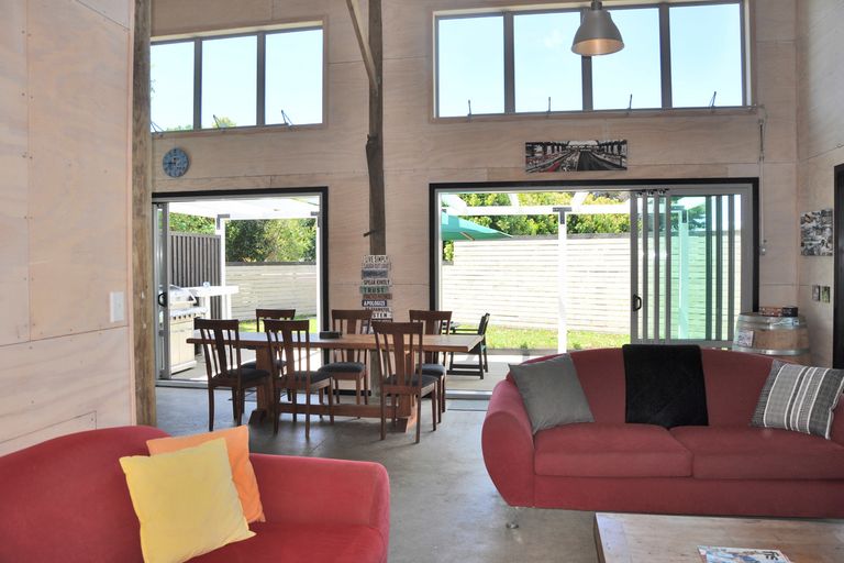 Photo of property in 19 Cumberland Street, Leigh, 0985