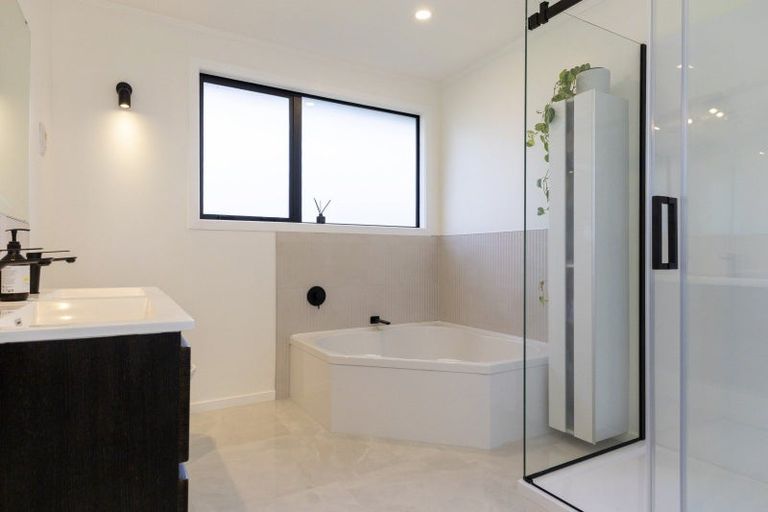 Photo of property in 1 Norfolk Road, Waipahihi, Taupo, 3330