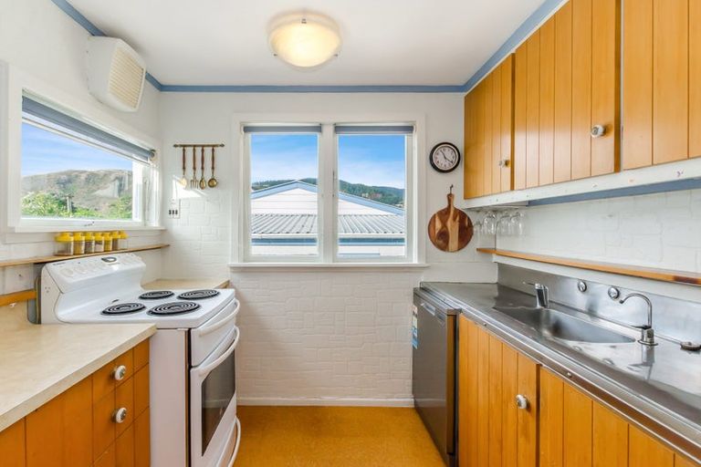 Photo of property in 36 Moana Road, Paraparaumu, 5032