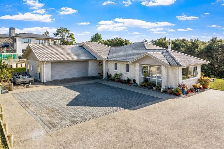 Photo of property in 351 Glenvar Road, Long Bay, Auckland, 0630