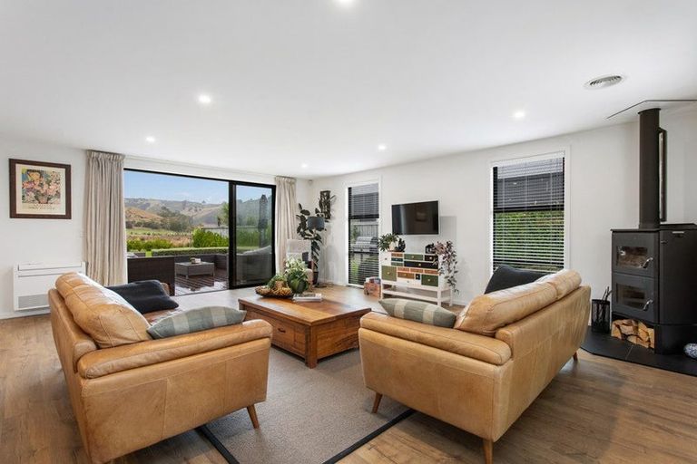 Photo of property in 4 Caro Lane, Cracroft, Christchurch, 8022