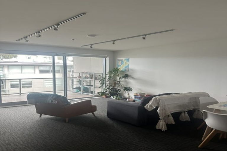 Photo of property in Revolucion Apartments, 402n/28 Torrens Terrace, Mount Cook, Wellington, 6011