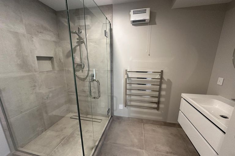 Photo of property in 2/7 Grays Road, Plimmerton, Porirua, 5026