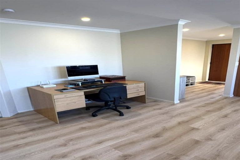 Photo of property in 42 Peter Hall Drive, Kelvin Grove, Palmerston North, 4414