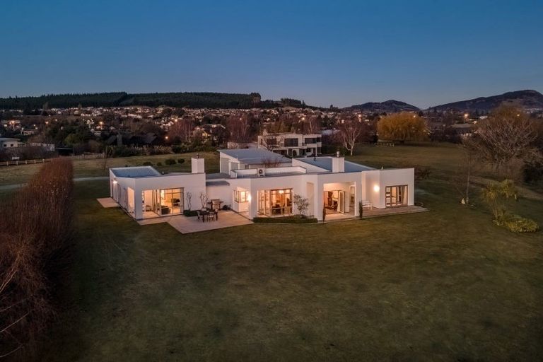 Photo of property in 27 Waimana Place, Wanaka, 9305